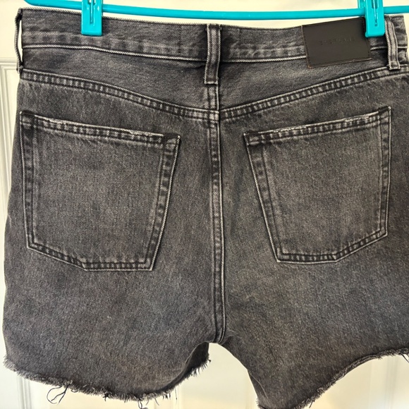 Everlane Women's Cheeky Jean Short in Vintage Black, Size 30 - Picture 4 of 4